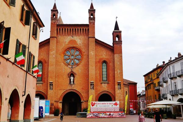 Cattedrale di San Lorenzo (Alba Cathedral)