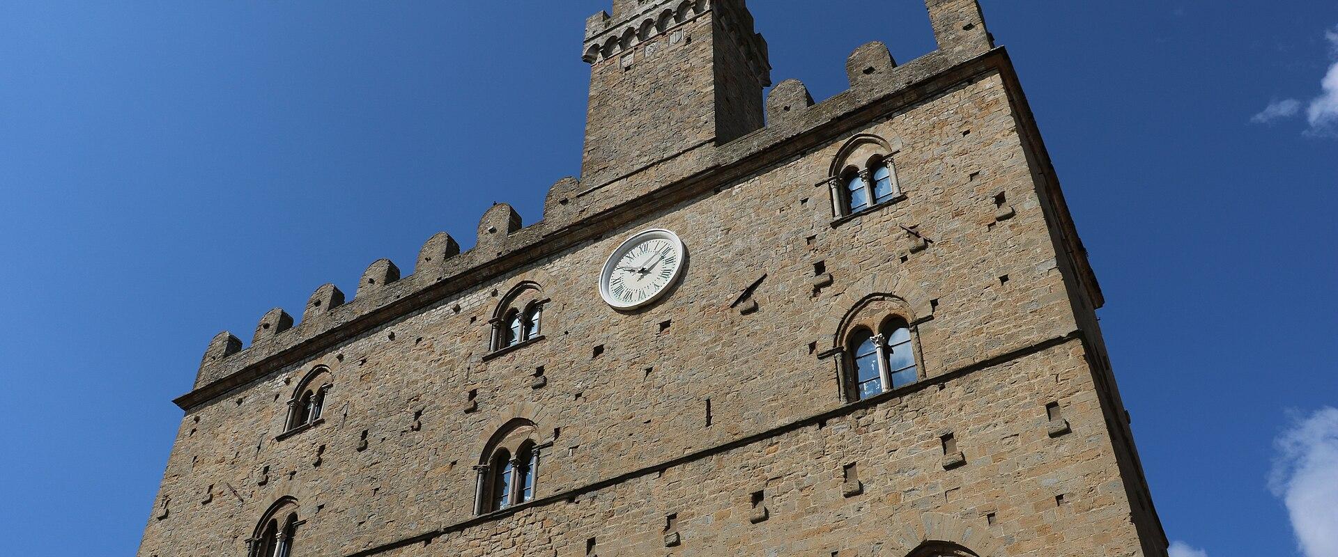 Viewpoint at Piazza dei Priori (Terrace)