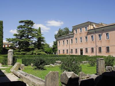 Villa Cassis Faraone, home of the National Archaeological Museum of Aquileia, with its lapidary garden