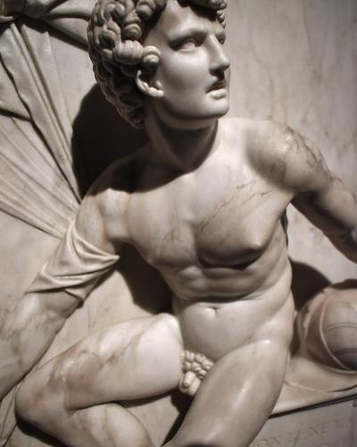 A close-up photograph of a white marble sculpture depicting a reclining male figure with curly hair, identified by the filename as "Marte in Riposo" (Resting Mars) by Antonio Lombardo, located within the Galleria Estense.