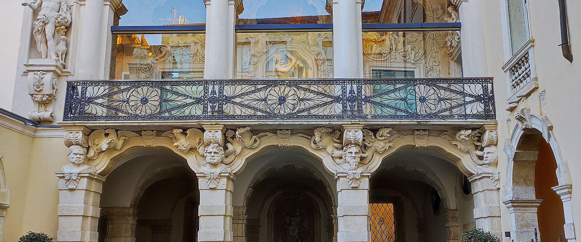Palazzo Leoni Montanari