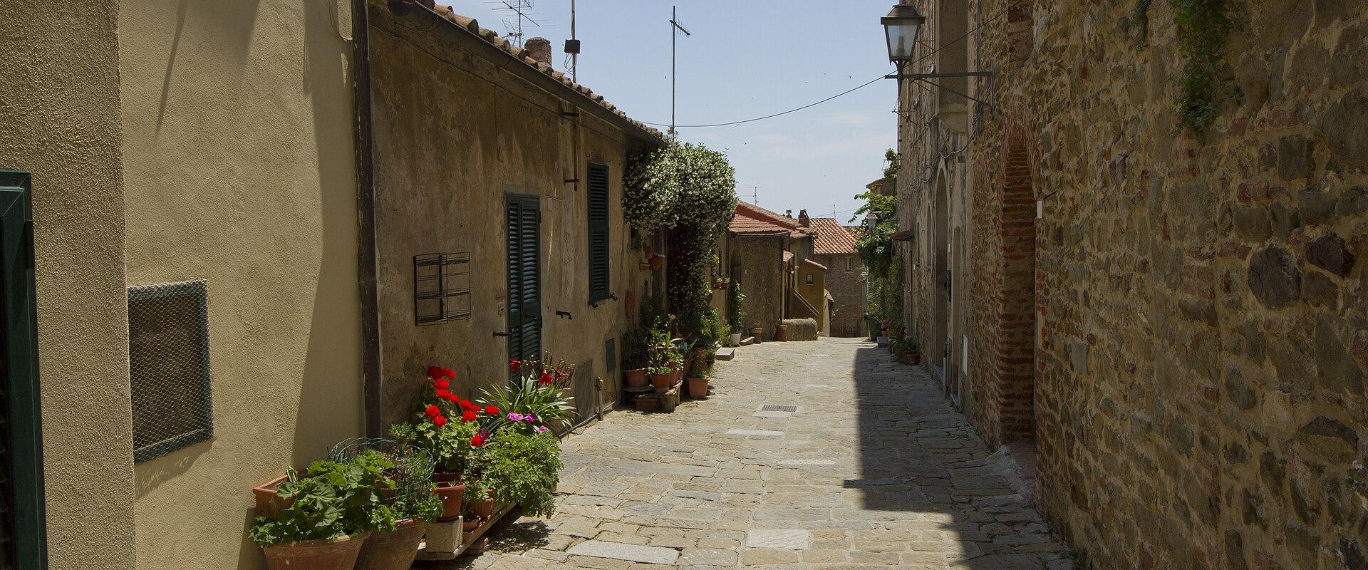 Via di Mezzo