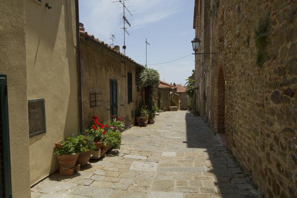 Via di Mezzo