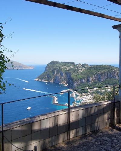 The pergola of Villa San Michele overlooking the bay of Capri