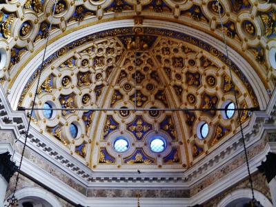 The image shows an ornate, gilded ceiling vault with blue and gold decorative patterns, circular windows, and hanging chains, identified by the filename as the choir vault of the Santuario di Santa Maria dei Miracoli presso San Celso in Milan.