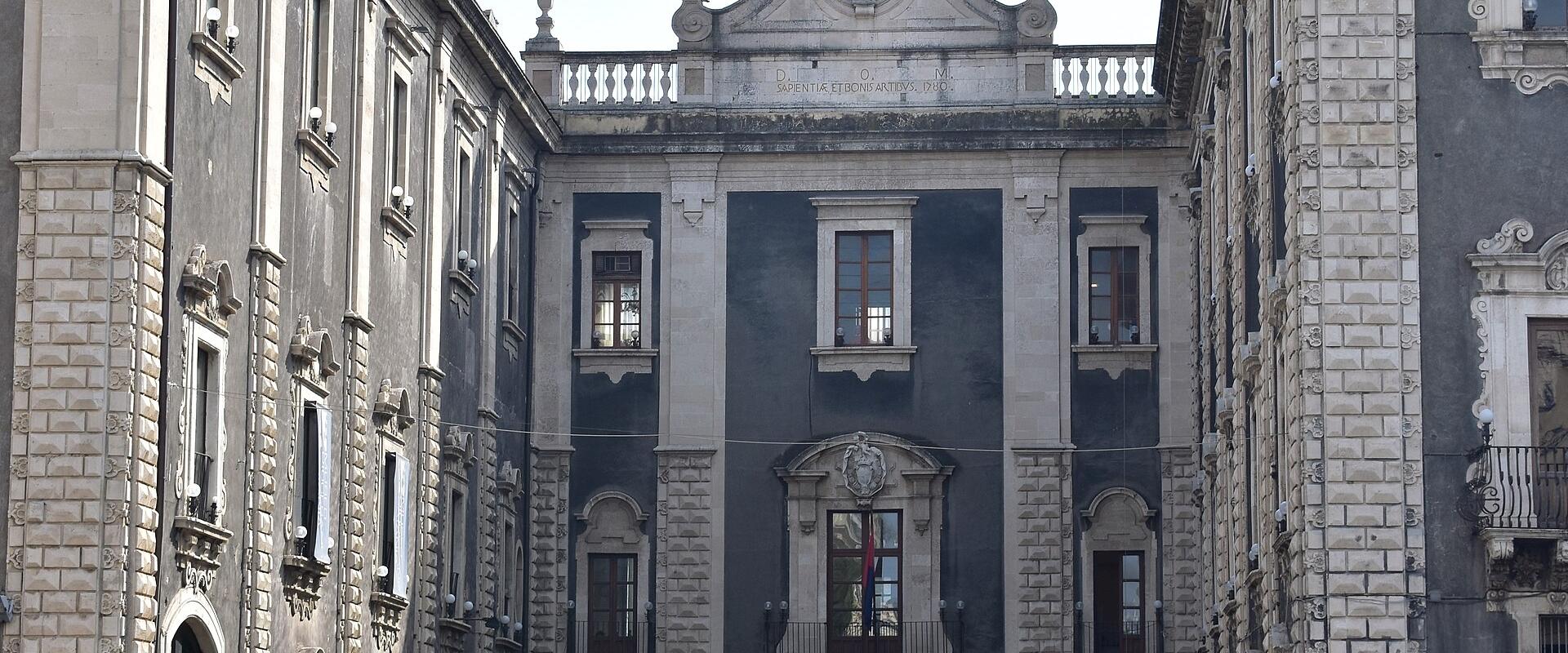 Porta Uzeda