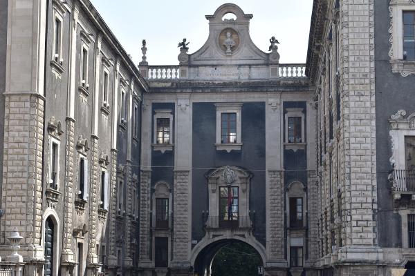 Porta Uzeda