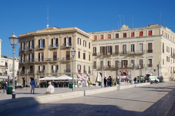 Piazza del Ferrarese