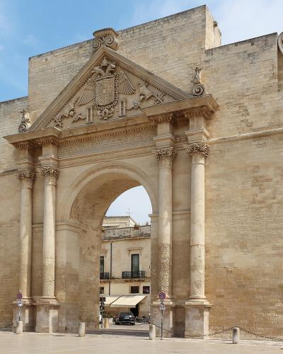 Porta Napoli, the triumphal arch of Lecce