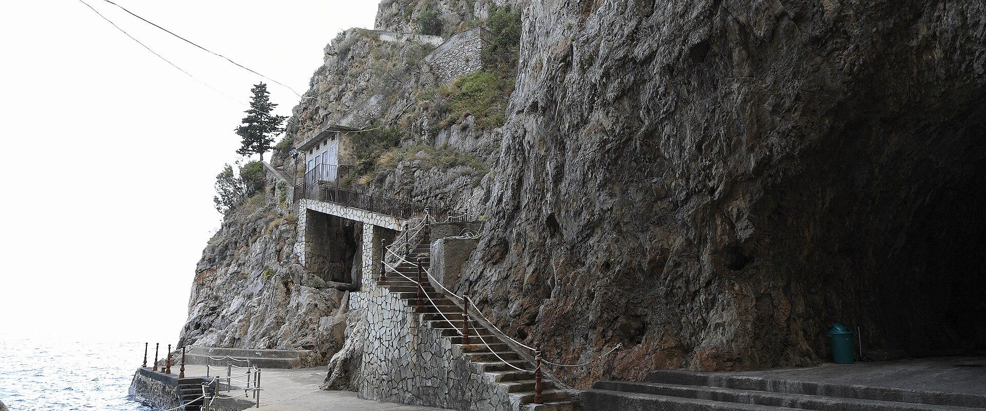 Grotta dello Smeraldo (Emerald Grotto)