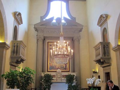 The image shows the interior of a chapel featuring a marble altar, a large painting, a crystal chandelier, and an inscription reading "RESPICE IN FACEM CHRISTI" on the architrave.