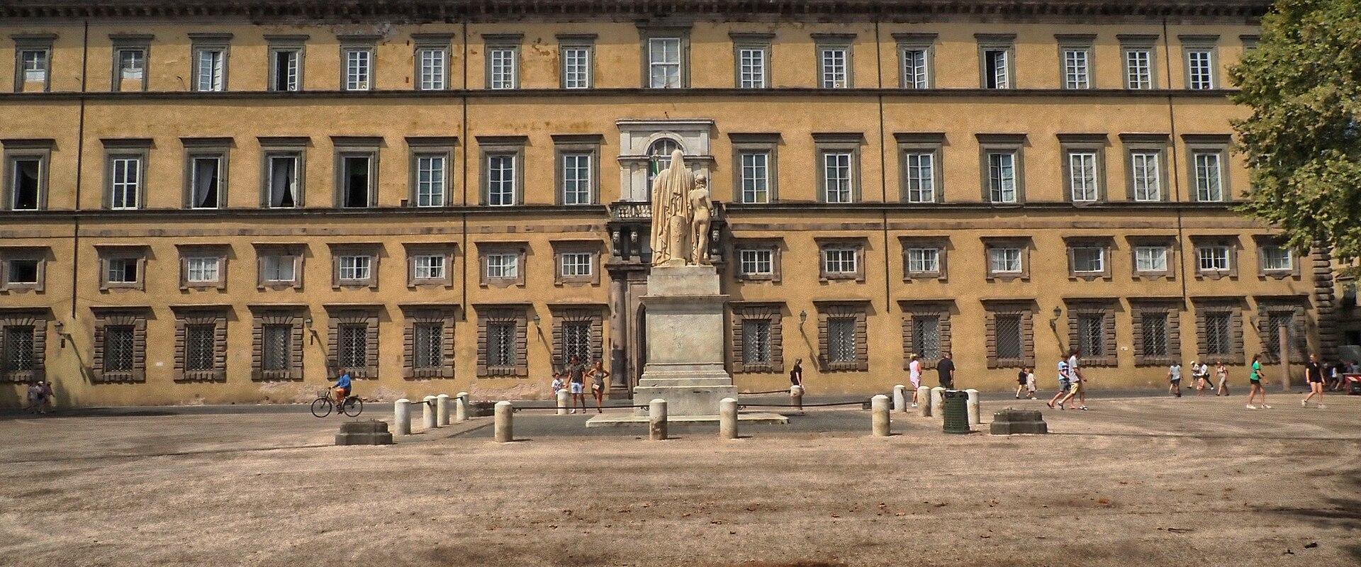 Piazza Napoleone