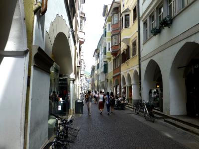Shoppers under the arcades of Via dei Portici, Bolzano